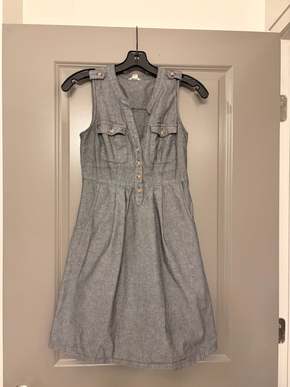 Fossil Sleeveless Gray Button-Front Knee-length Dress.